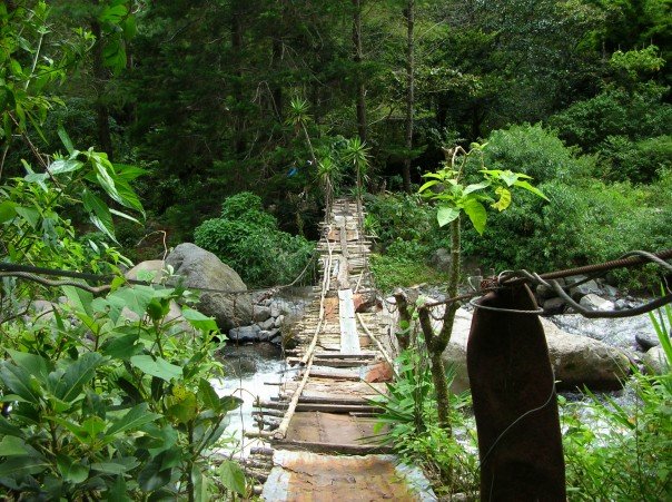 Brücke über den Fluss Caldera